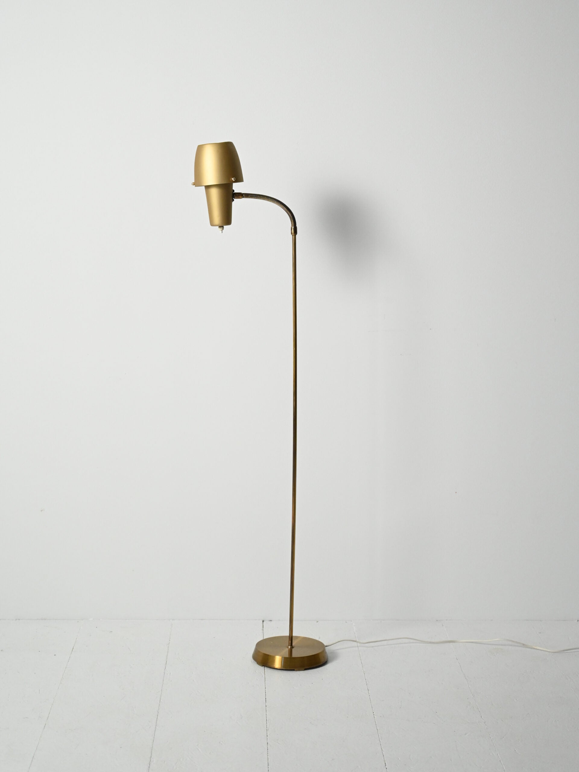 Lampada da terra scandinava anni ’50/’60 in ottone 5