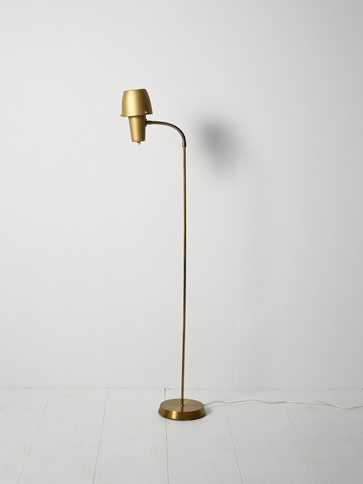 Lampada da terra scandinava anni ’50/’60 in ottone 5