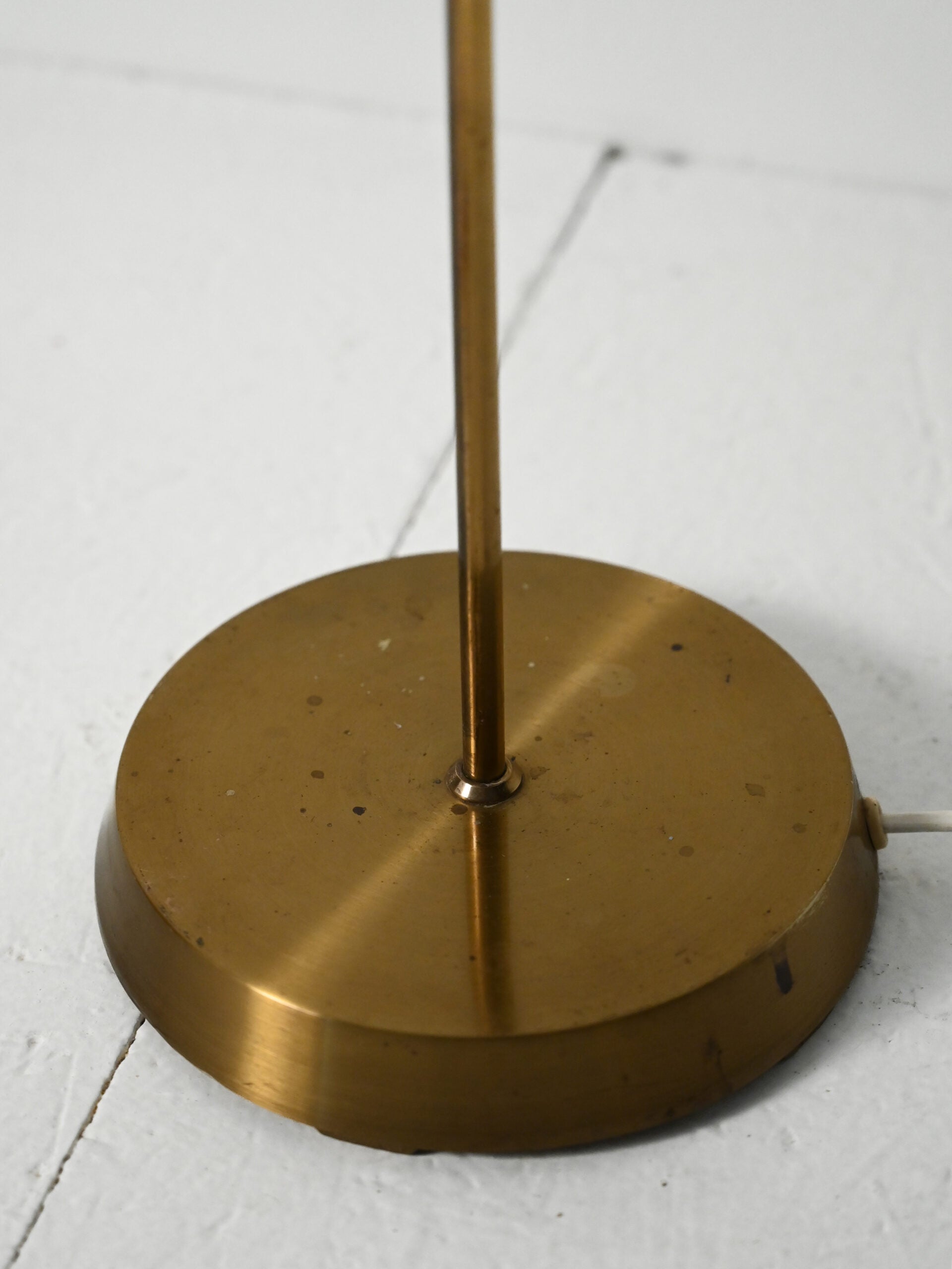 Lampada da terra scandinava anni ’50/’60 in ottone 7