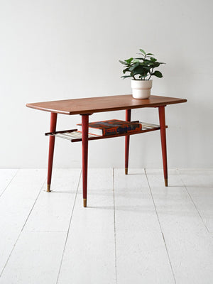 Coffee table scandinavo vintage con mensola in metallo
