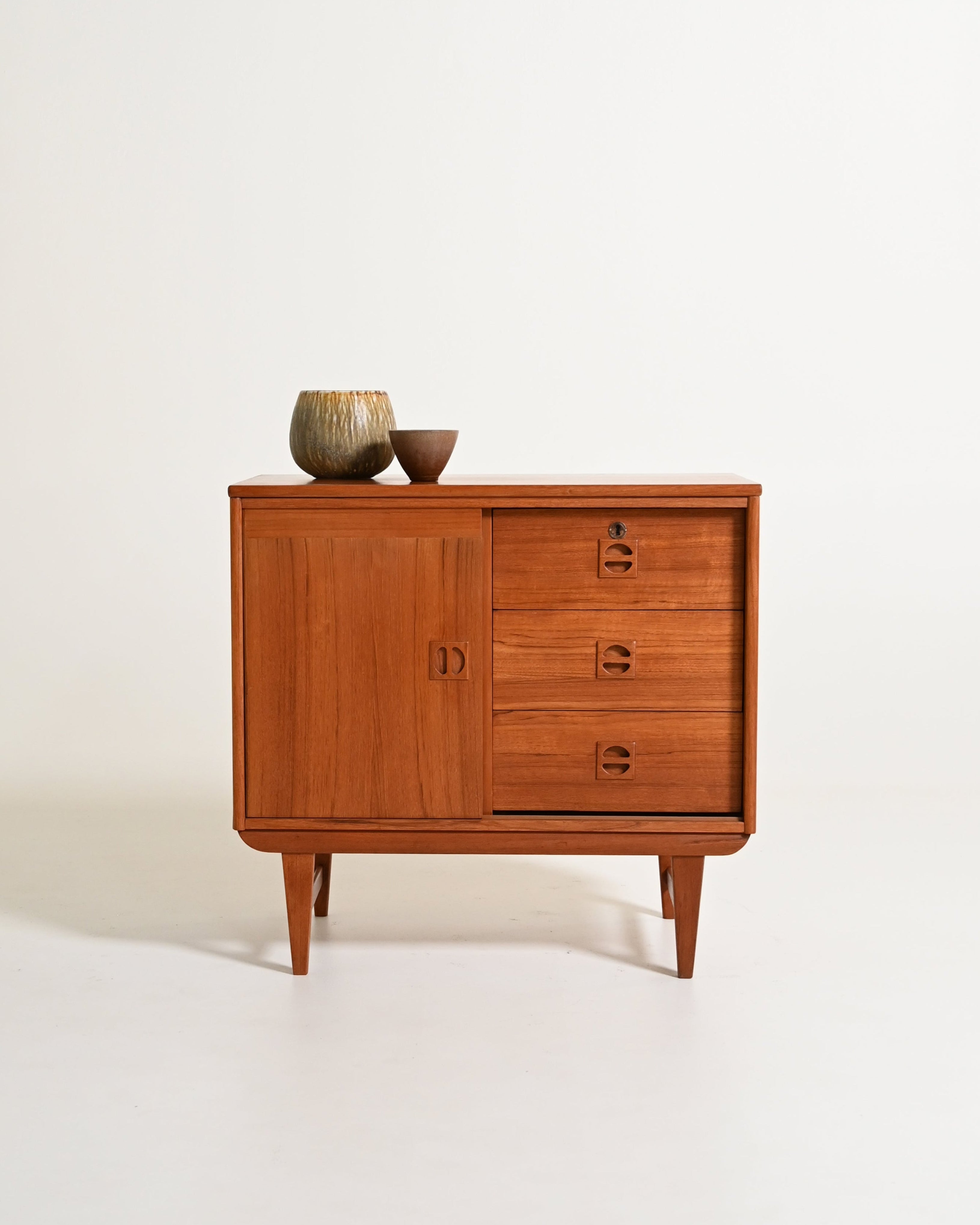 Cabinet in teak di AB AJFA Möbelfabrik, anni '60