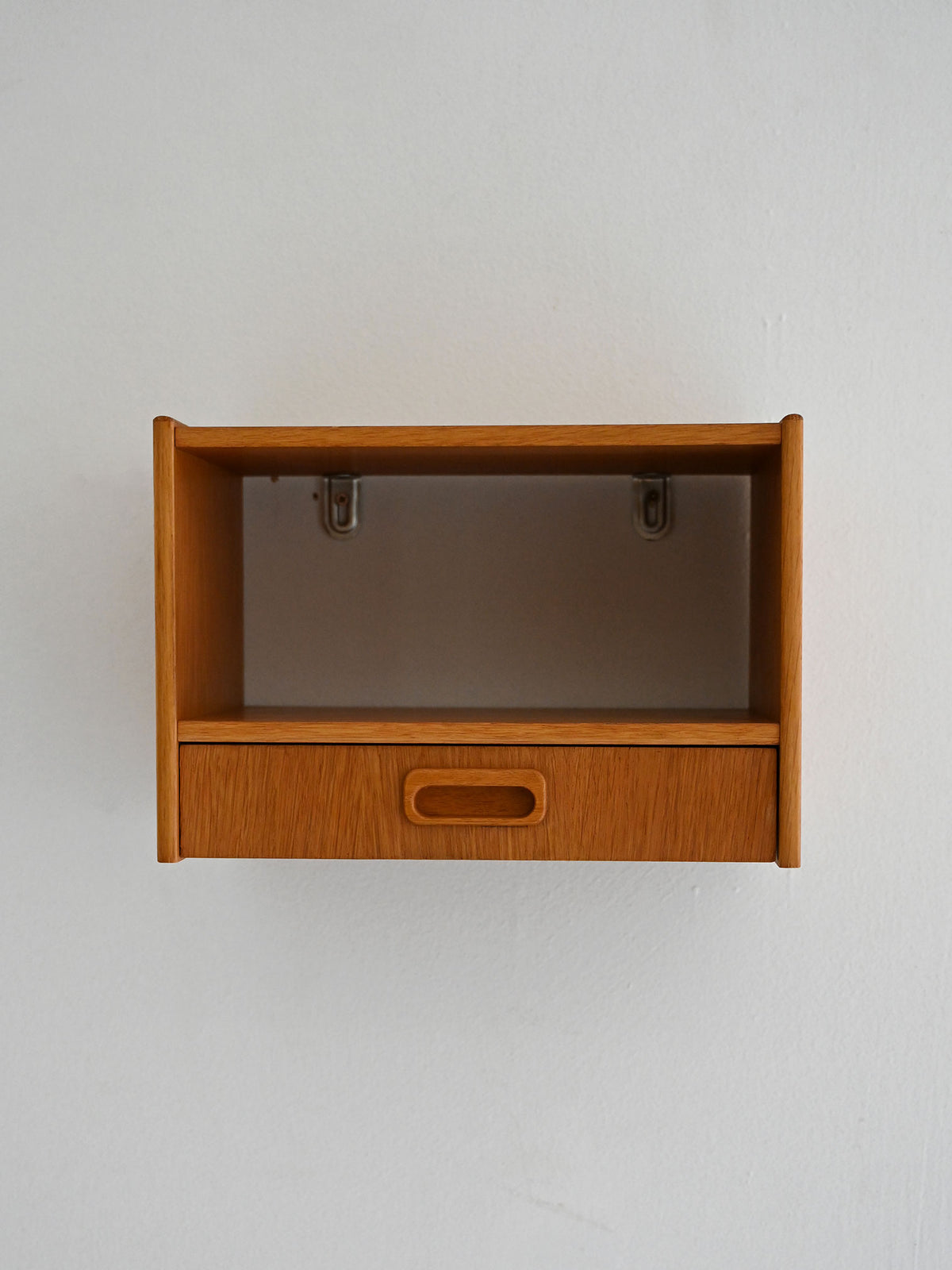 Comodino da parete scandinavo anni ’60 in rovere 1