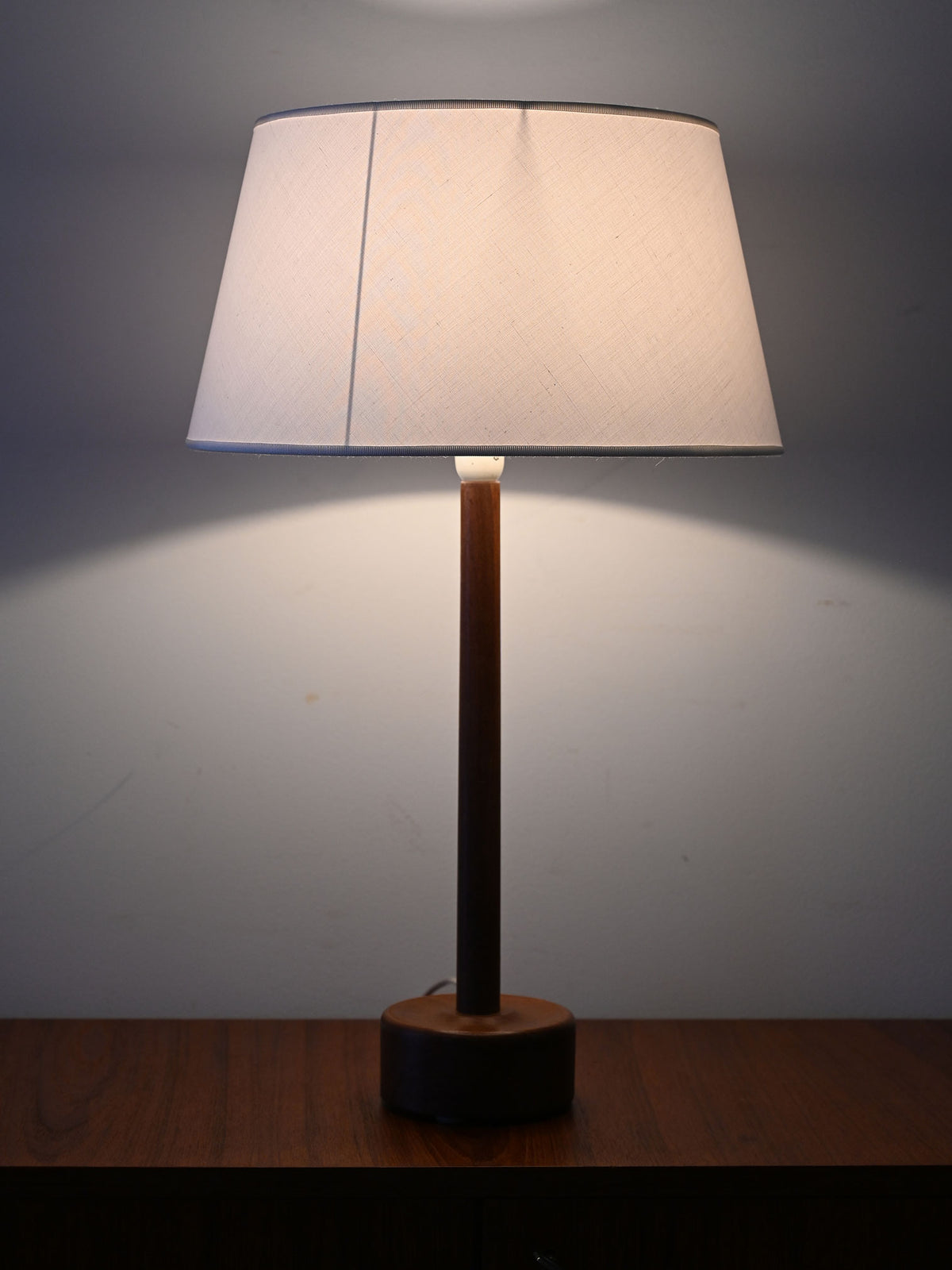 Lampada danese anni ’50/’60 in teak tornito 1