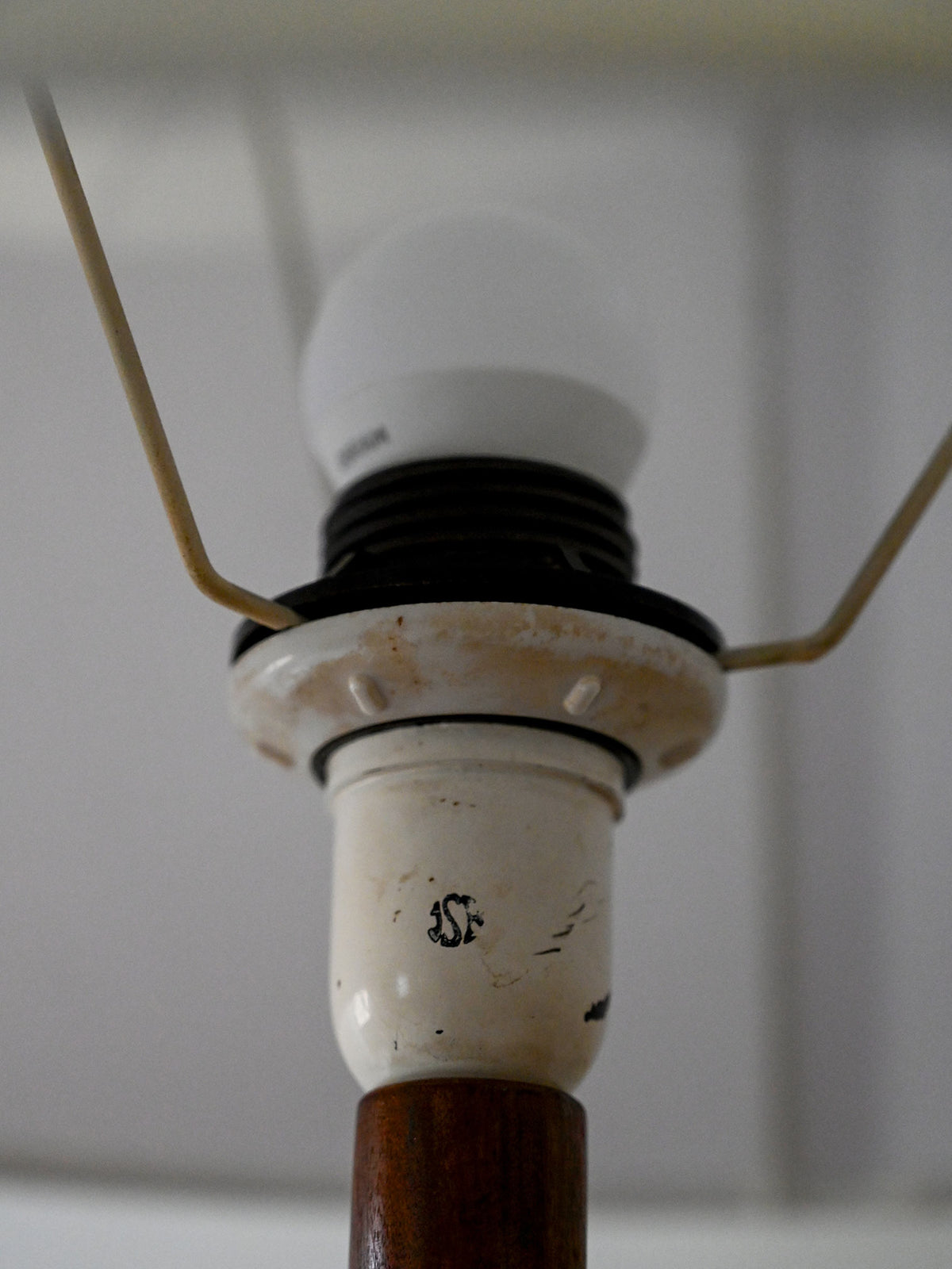 Lampada danese anni ’50/’60 in teak tornito 3