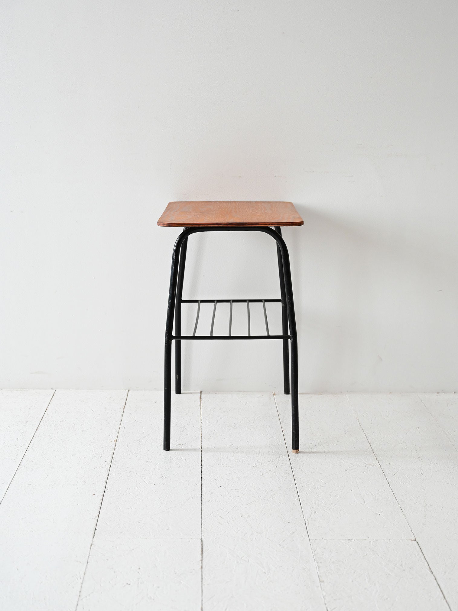 Coffee table scandinavo vintage con struttura in metallo 2