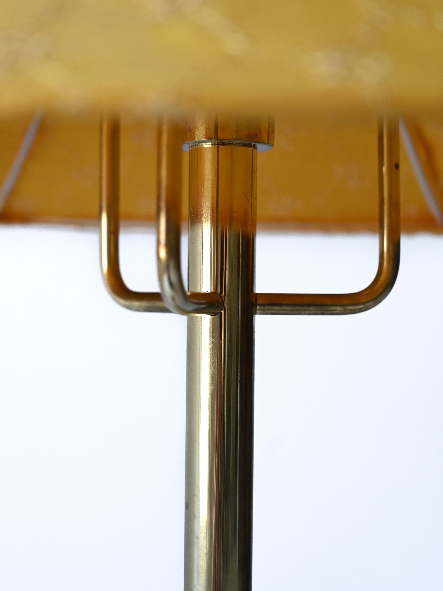 Lampada vintage con paralume giallo 7