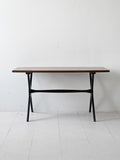 Tavolino scandinavo con gambe nere 1