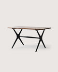 Tavolino scandinavo con gambe nere