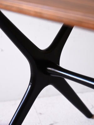 Tavolino scandinavo con gambe nere 5