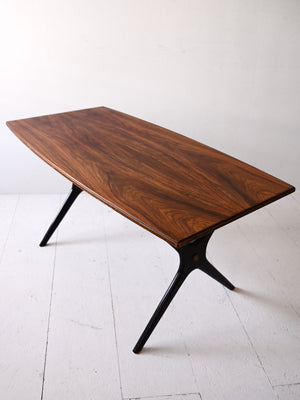 Tavolino scandinavo con gambe nere 8