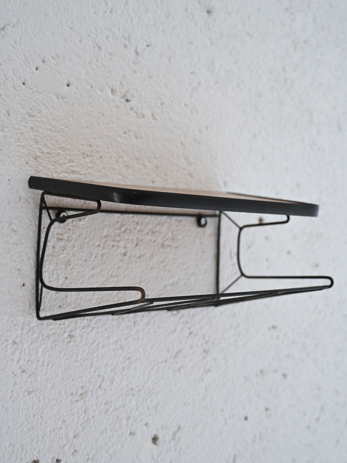 Comodino sospeso in teak e metallo 3