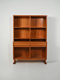 Libreria scandinava con sideboard e mensole a vista, anni 40/50 2