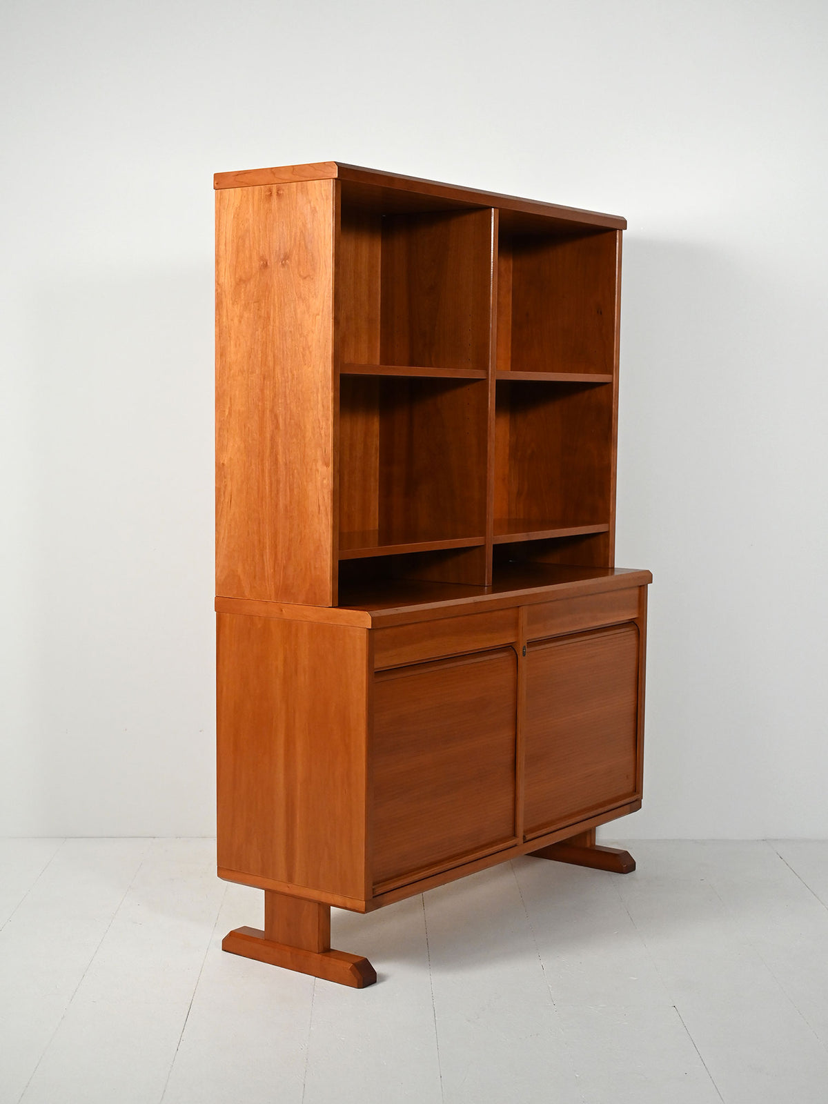 Libreria scandinava con sideboard e mensole a vista, anni 40/50 3