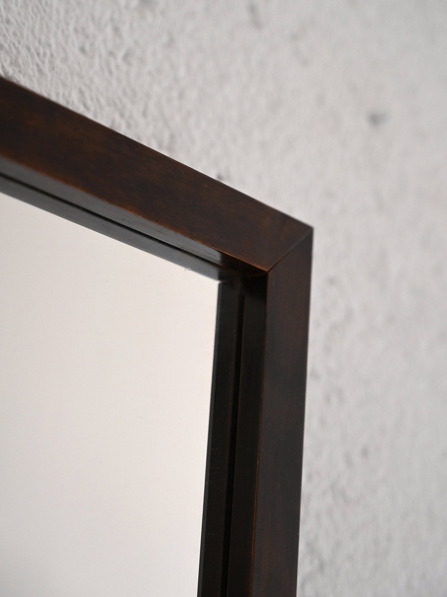 Specchio scandinavo con cornice in legno