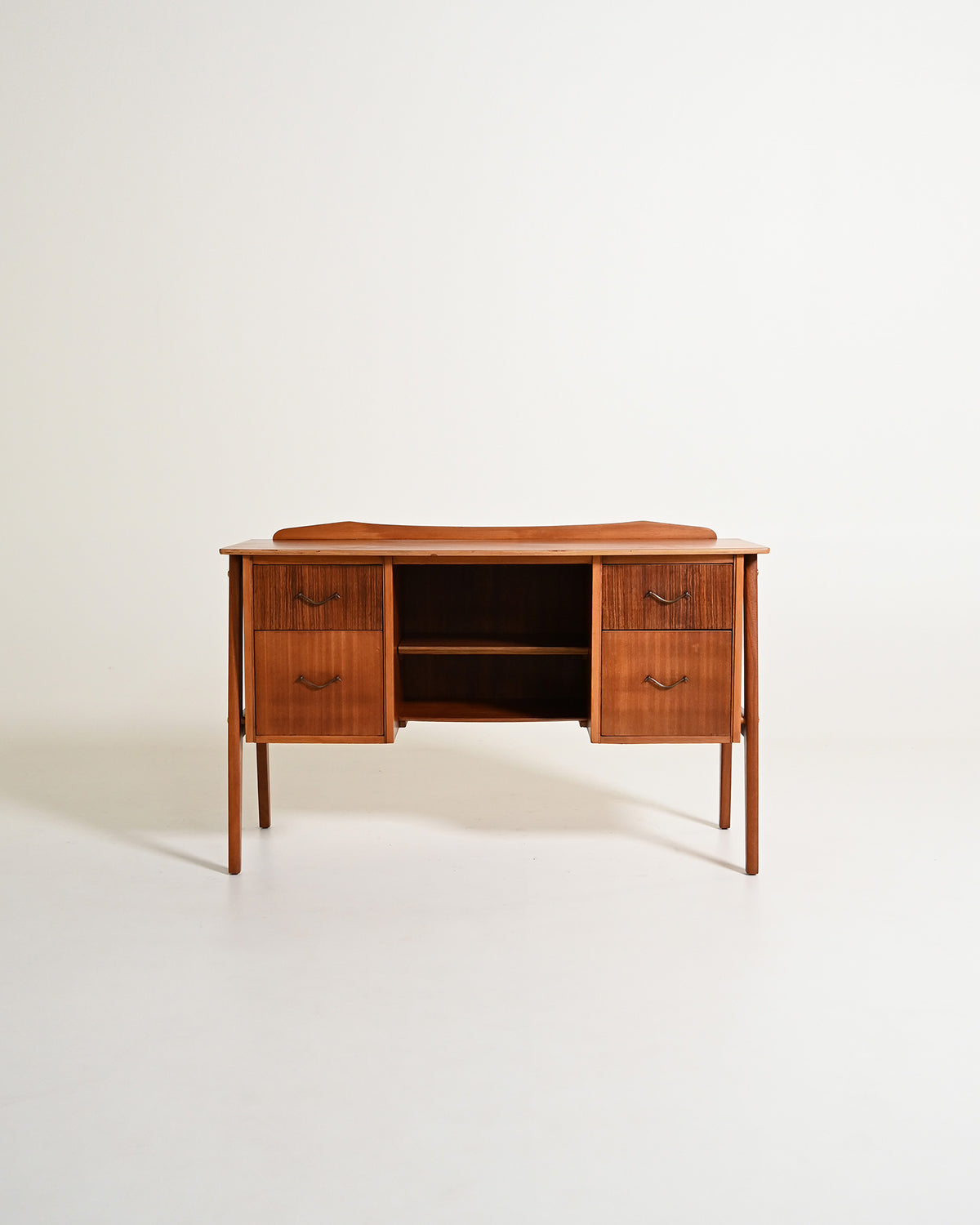 Scrivania scandinava in teak, anni '50