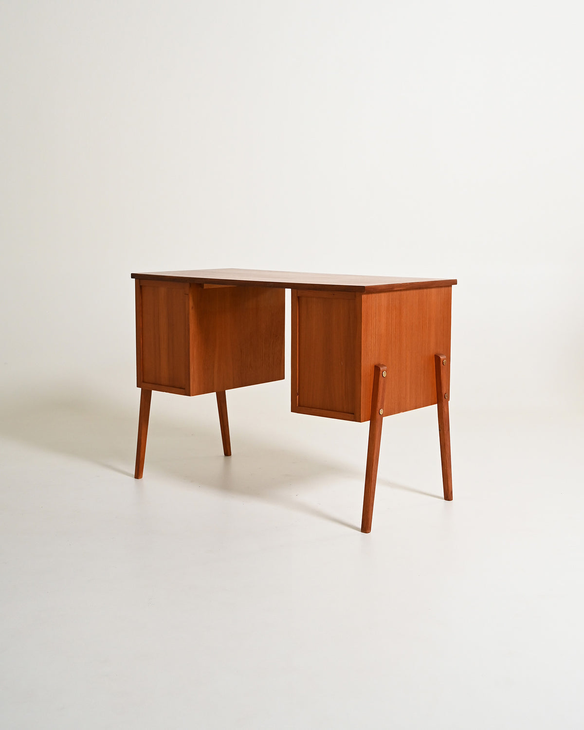 Scrivania scandinava in teak, anni '50