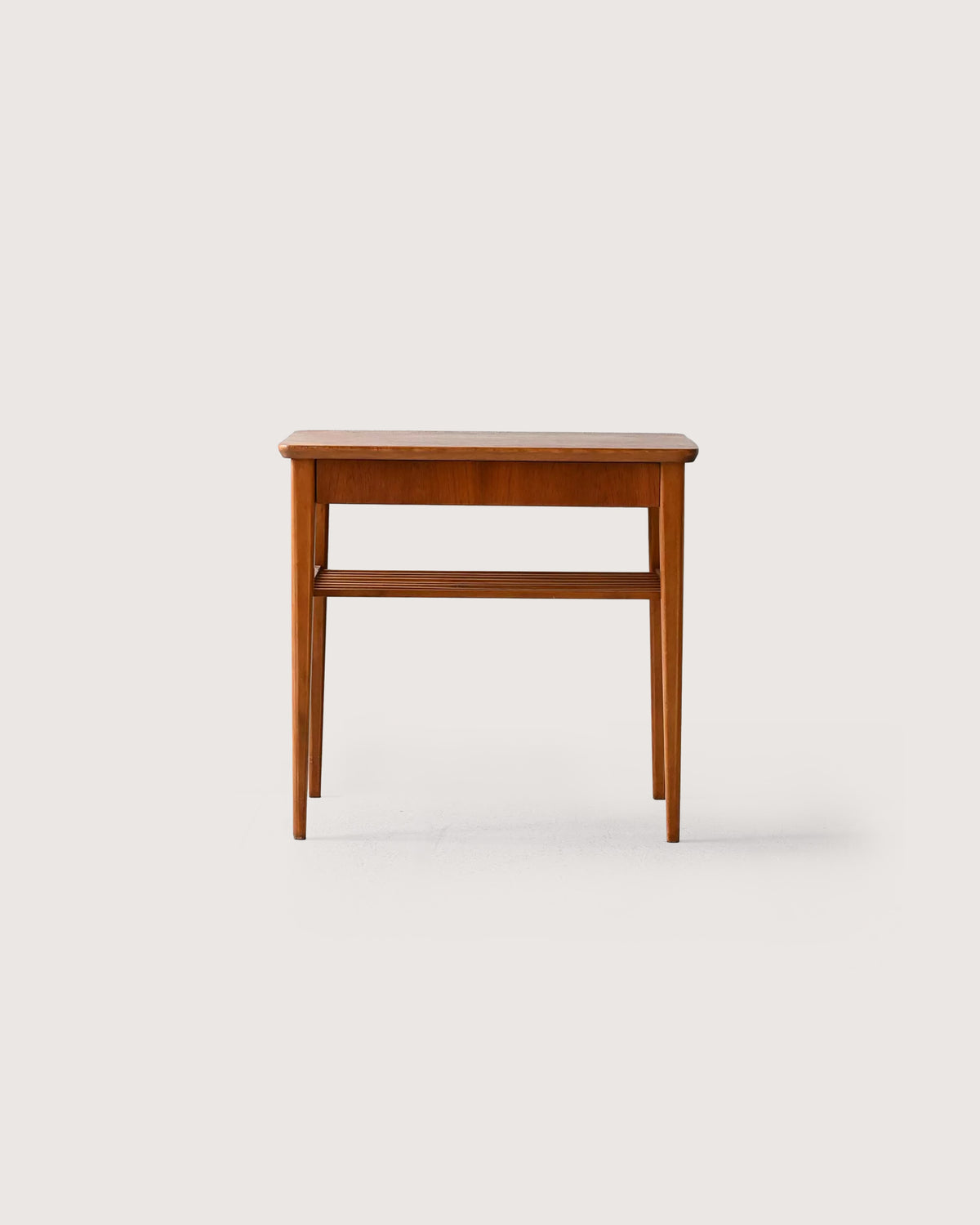 Comodino scandinavo vintage in teak con mensola 7