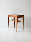 Comodino scandinavo vintage in teak con mensola 3