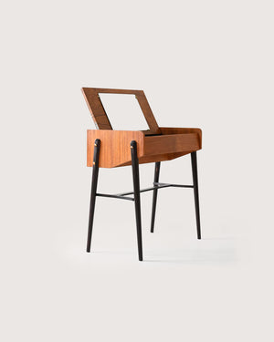 Tavolino scandinavo con piano a ribalta