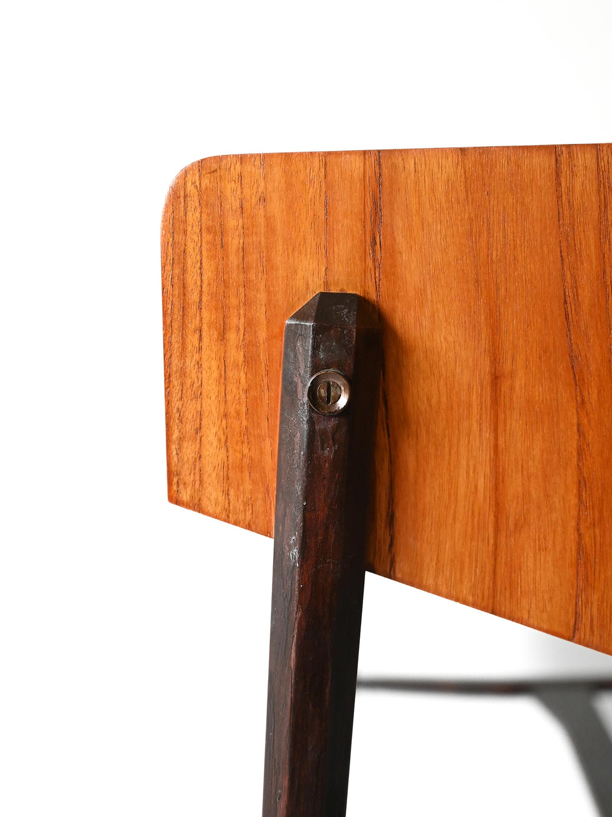 Tavolino scandinavo con piano a ribalta 6