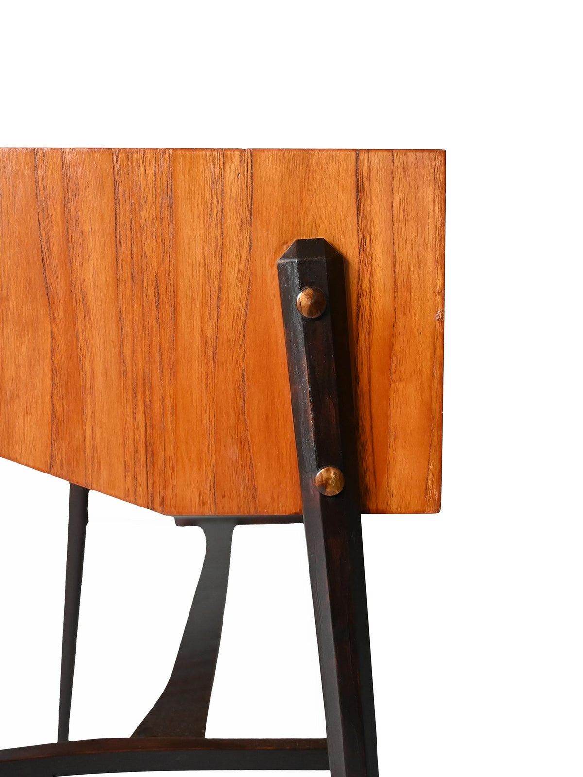 Tavolino scandinavo con piano a ribalta 7