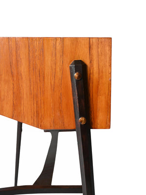 Tavolino scandinavo con piano a ribalta 7