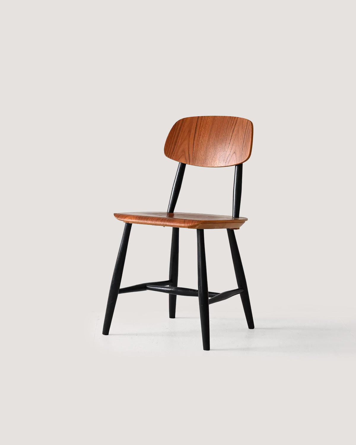 Sedia scandinava vintage con struttura nera