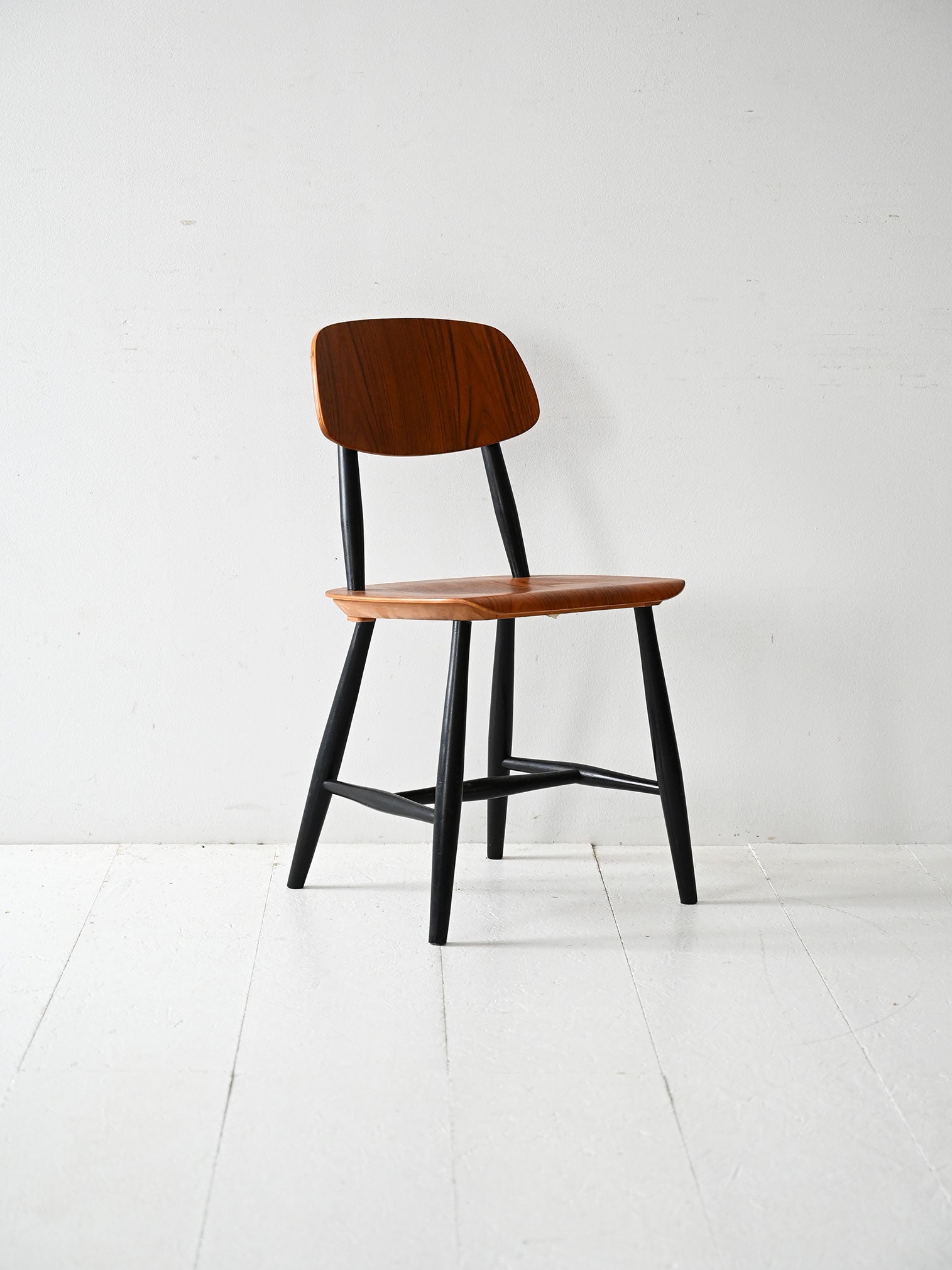Sedia scandinava vintage con struttura nera 1