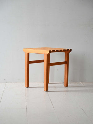 Sgabello scandinavo anni ’60 in pino a listelli 1