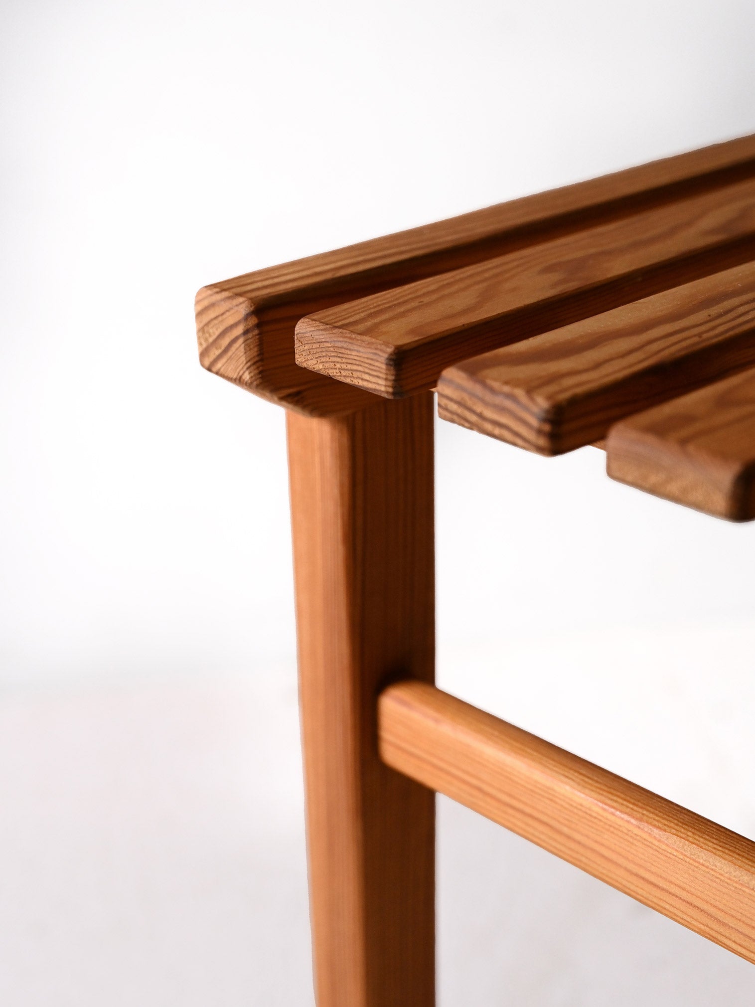 Sgabello scandinavo anni ’60 in pino a listelli 3