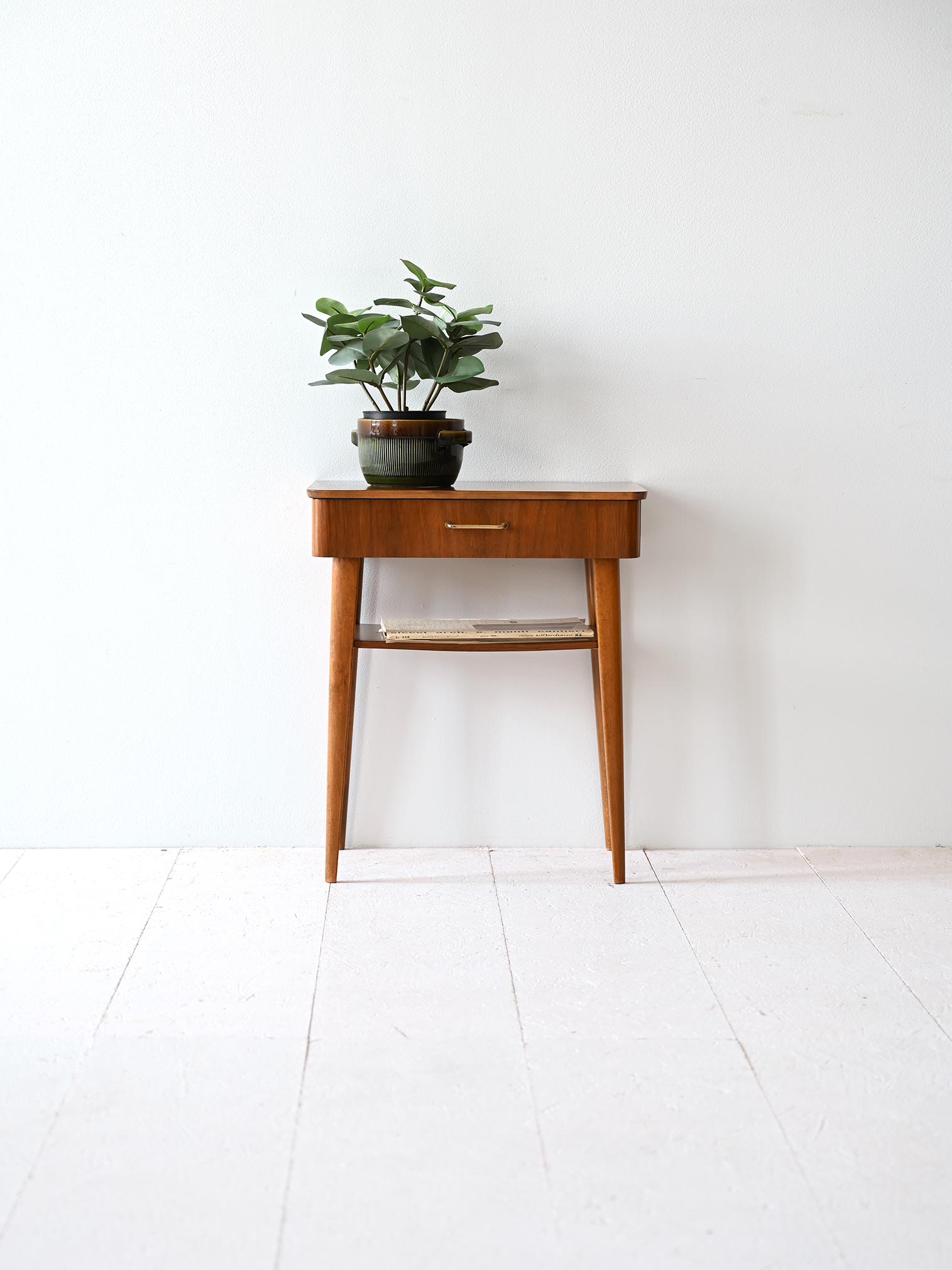 Comodino scandinavo in mogano