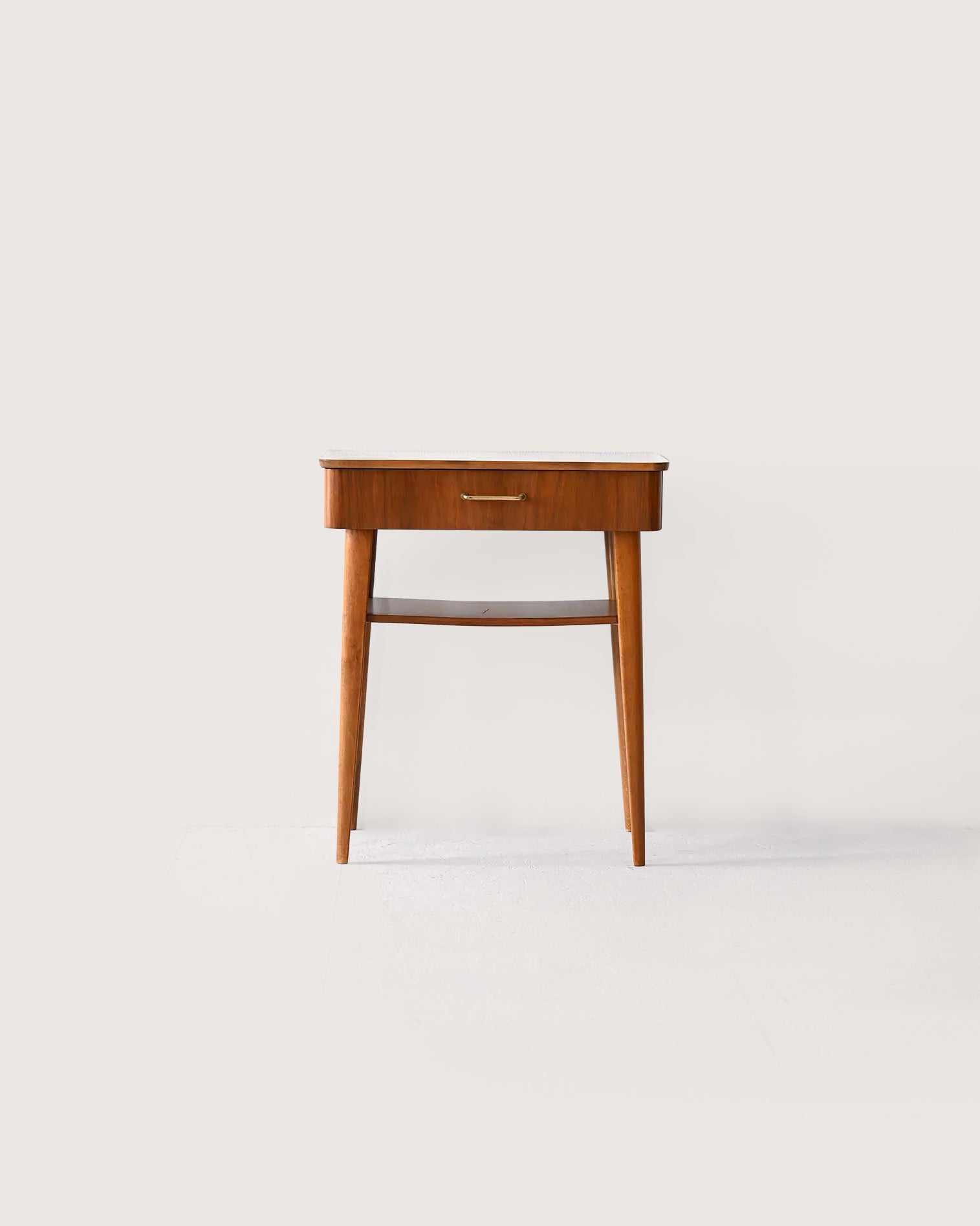 Comodino scandinavo in mogano