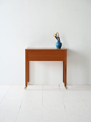 Mobiletto scandinavo anni '50 in teak con scomparti