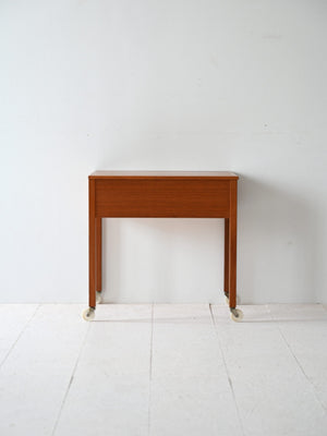 Mobiletto scandinavo anni '50 in teak con scomparti 1