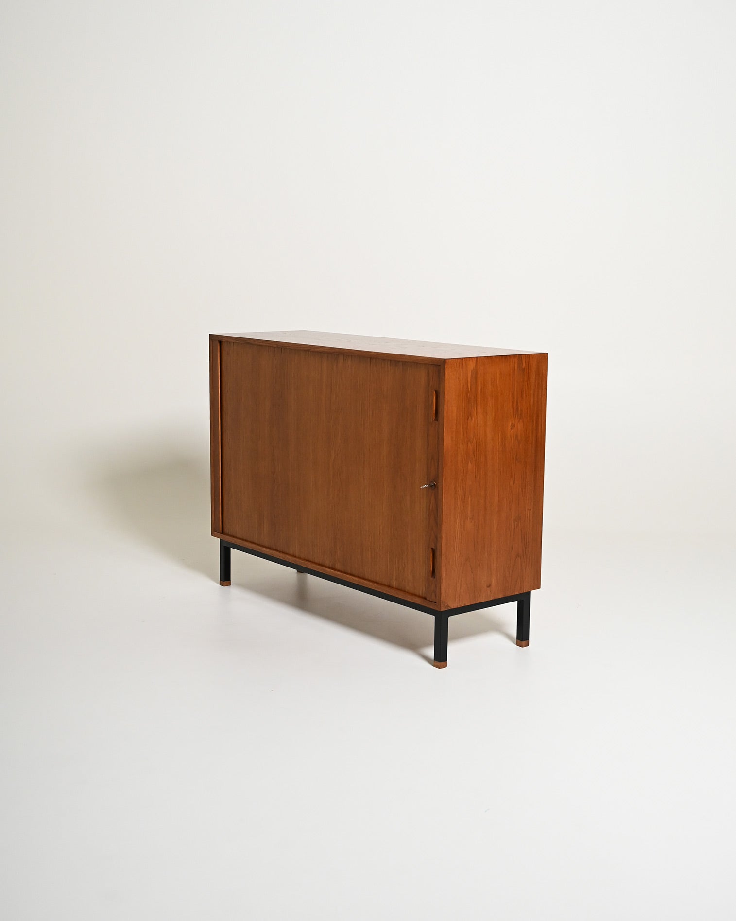 Cabinet scandinavo in rovere con chiudura a rullo, anni '60