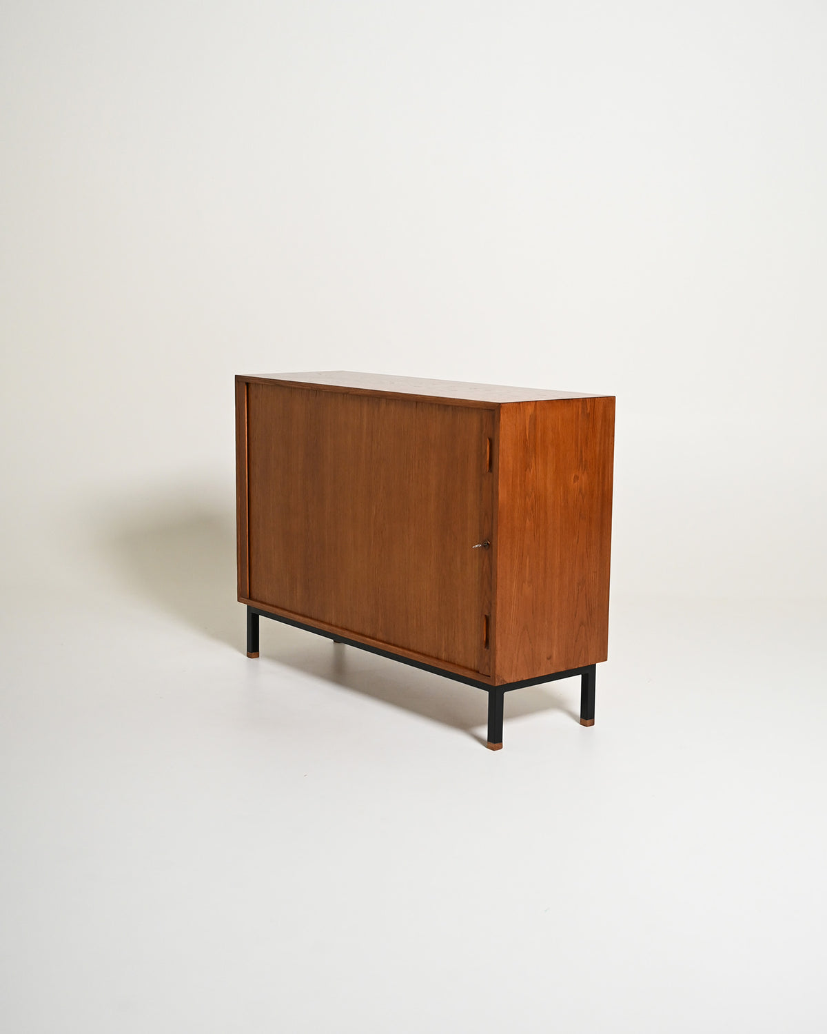 Cabinet scandinavo in rovere con chiudura a rullo, anni '60