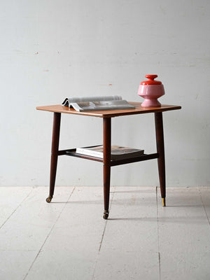 Coffee table scandinavo anni ’60 con mensola in paglia di Vienna