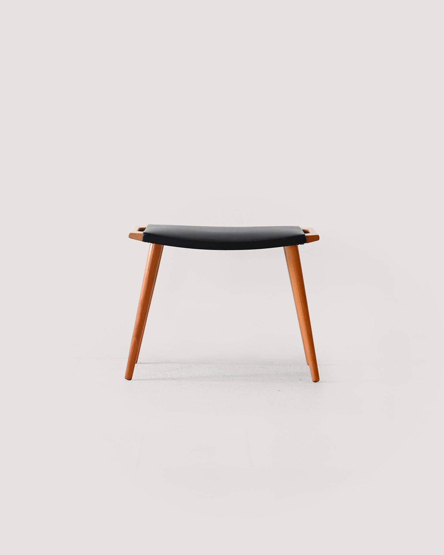 Sgabello vintage in legno e pelle