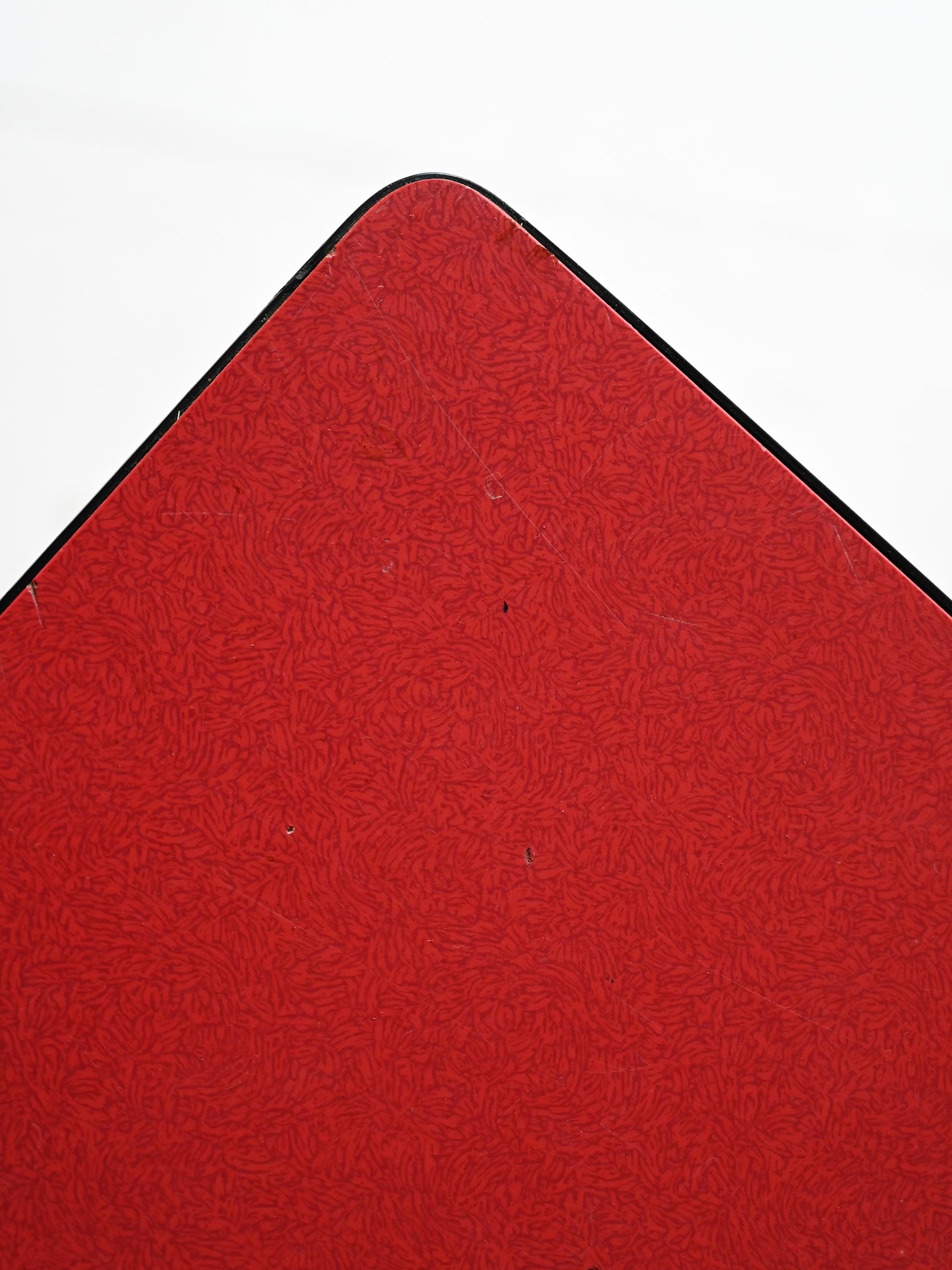 Tavolo da pranzo scandinavo anni '60 con top in formica rossa 3