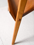 Tavolino scandinavo vintage con espositore in betulla 7