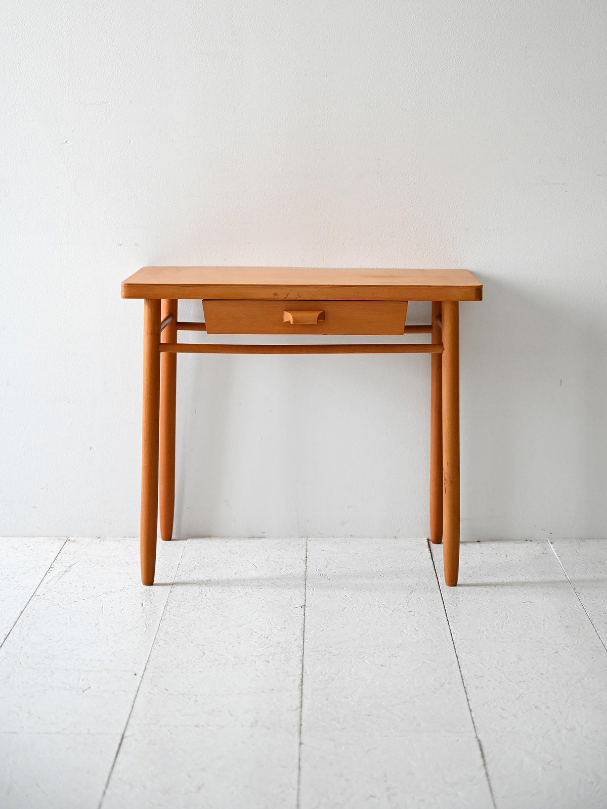 Comodino scandinavo anni ’60 in legno di faggio 1