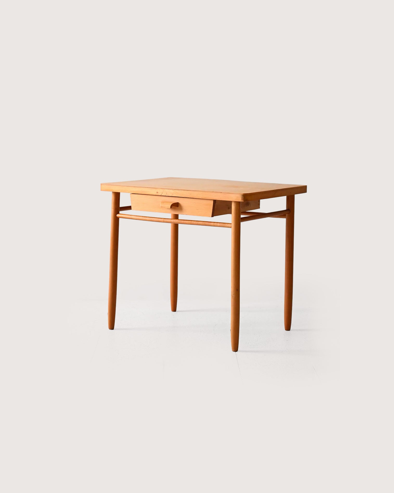 Comodino scandinavo anni ’60 in legno di faggio