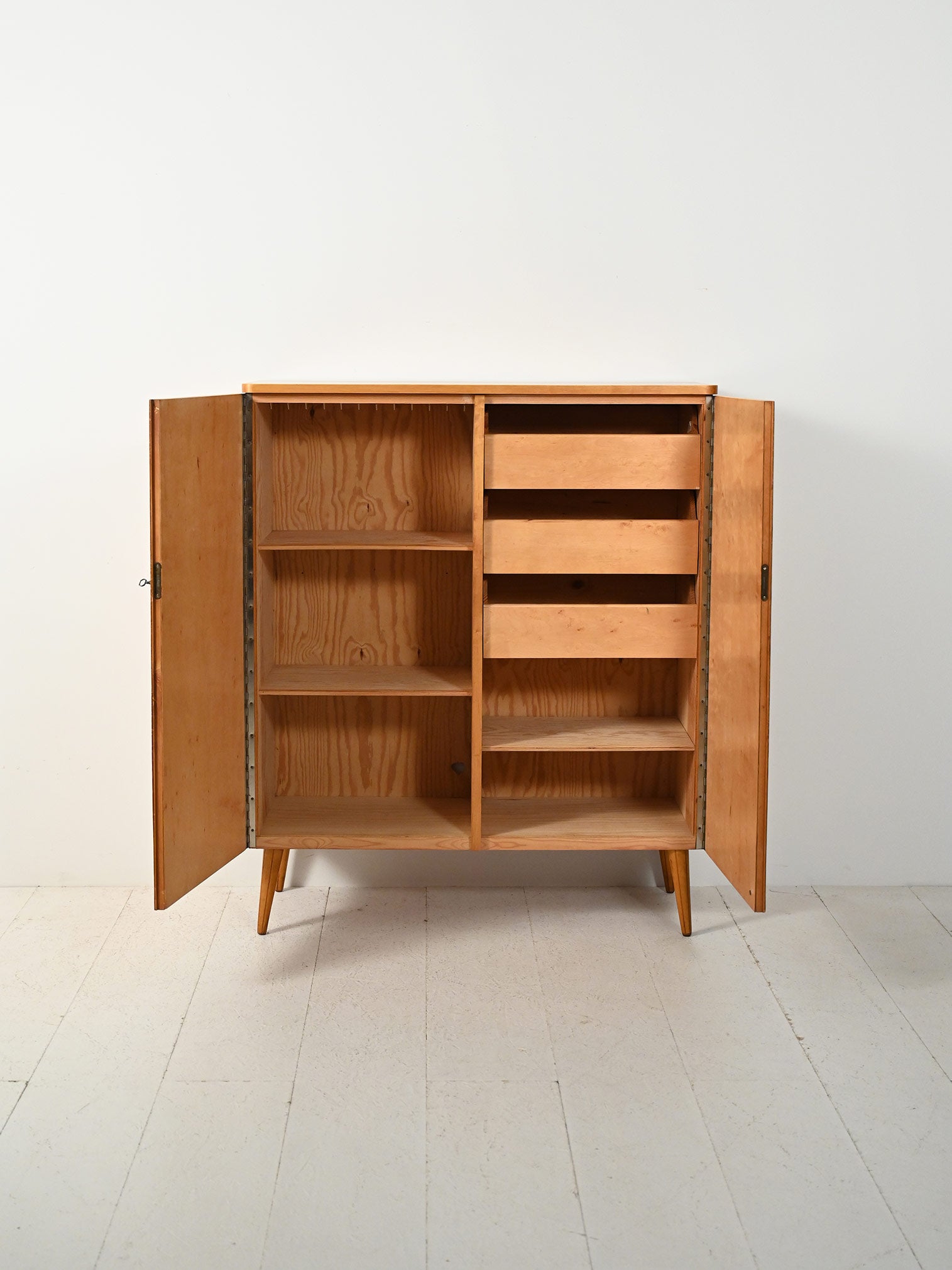 Cabinet scandinavo vintage in betulla anni ’50 2