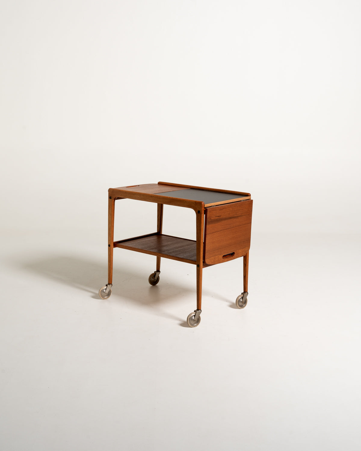 Carrello "Thea" di Yngve Ekström in rovere e teak, anni 60