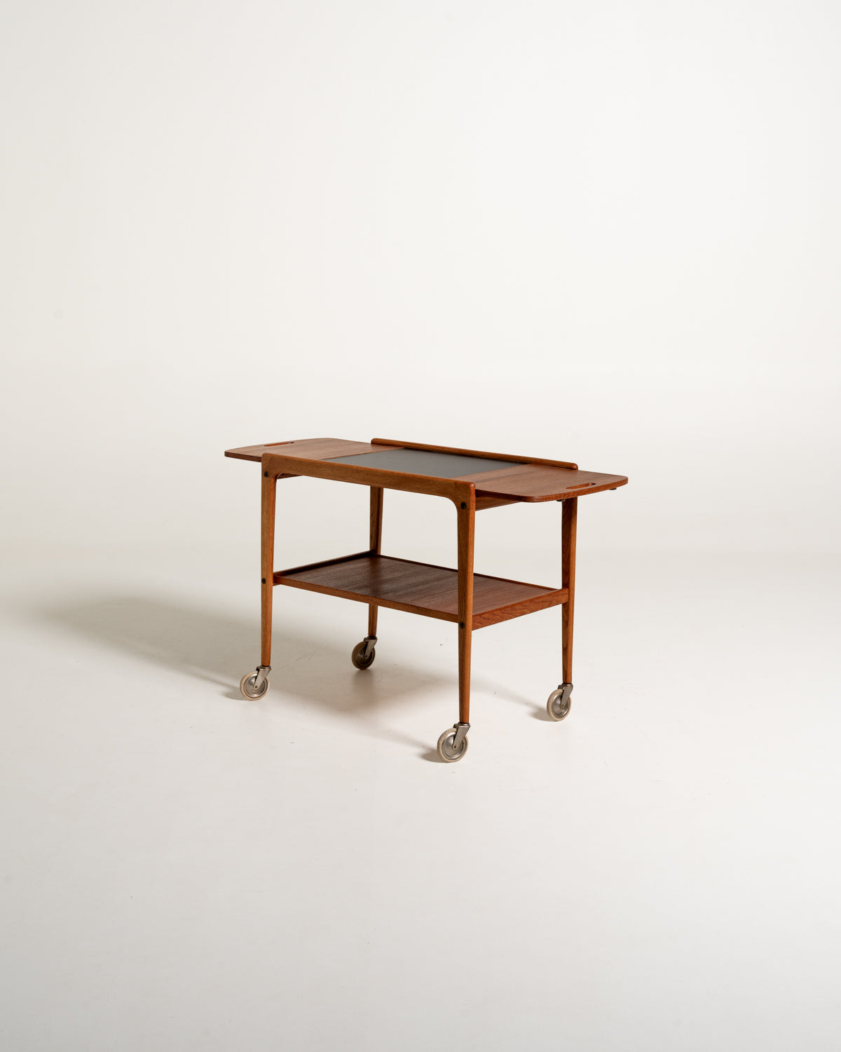 Carrello "Thea" di Yngve Ekström in rovere e teak, anni 60