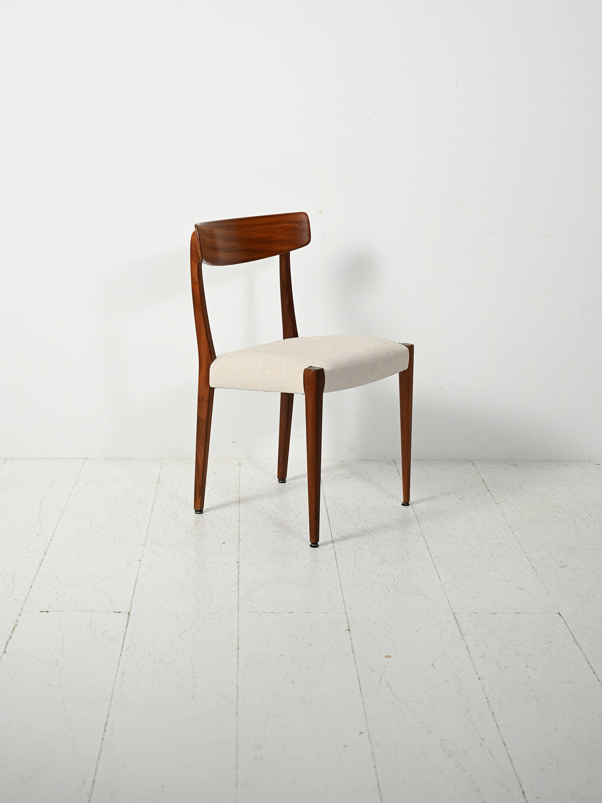 Set di sei sedie scandinave in teak anni ’60 1