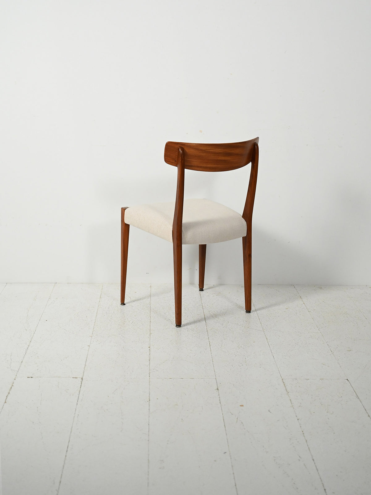 Set di sei sedie scandinave in teak anni ’60 3