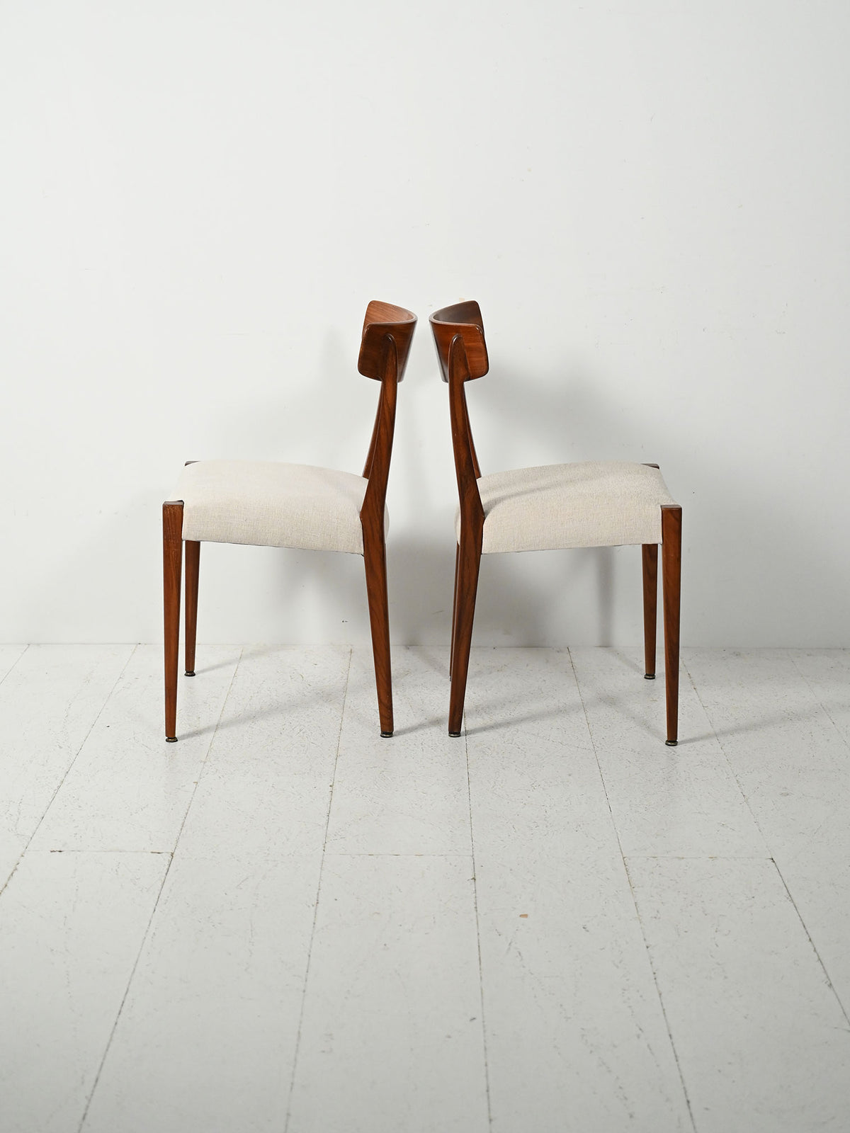 Set di sei sedie scandinave in teak anni ’60 4