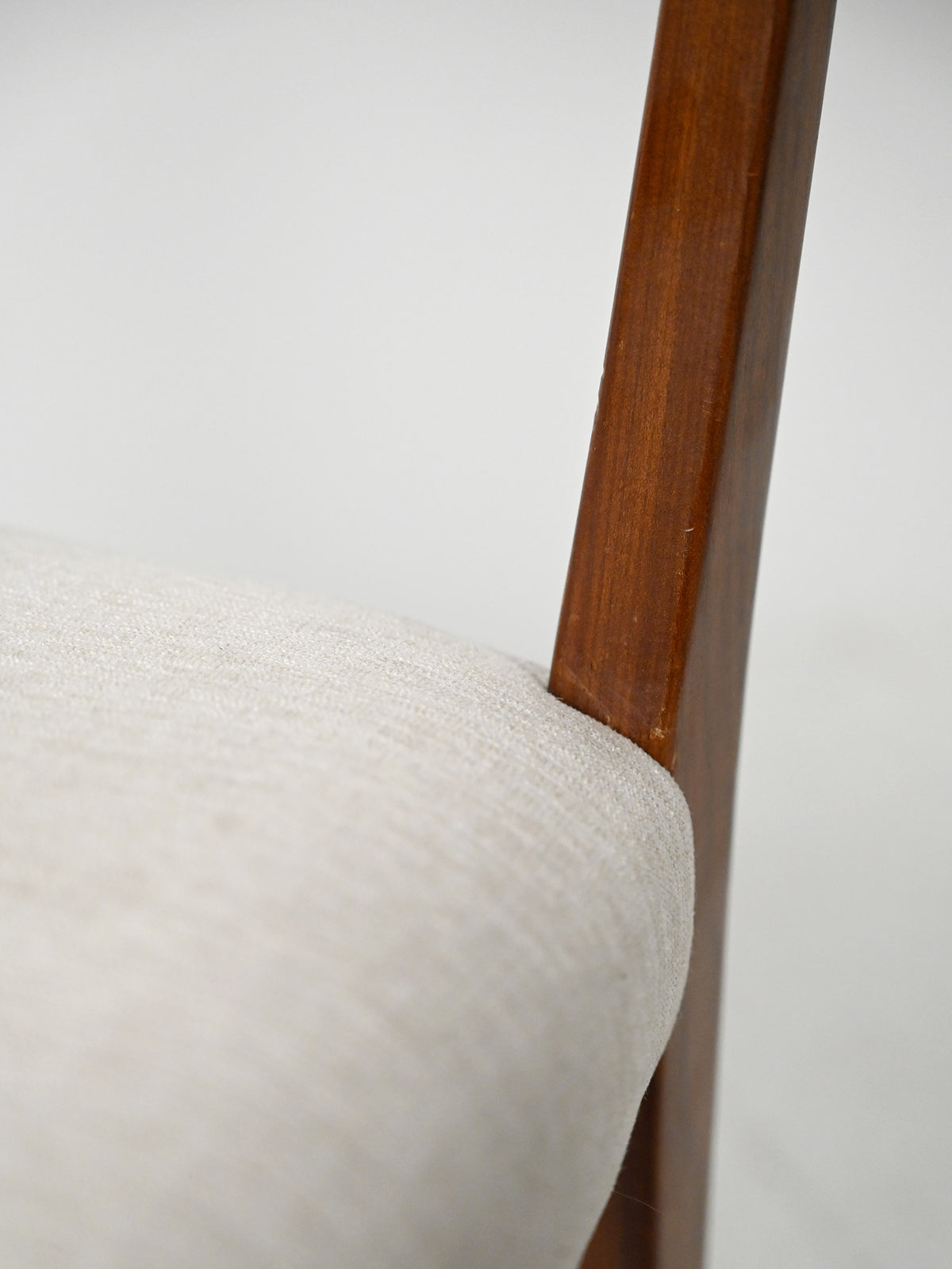 Set di sei sedie scandinave in teak anni ’60 9