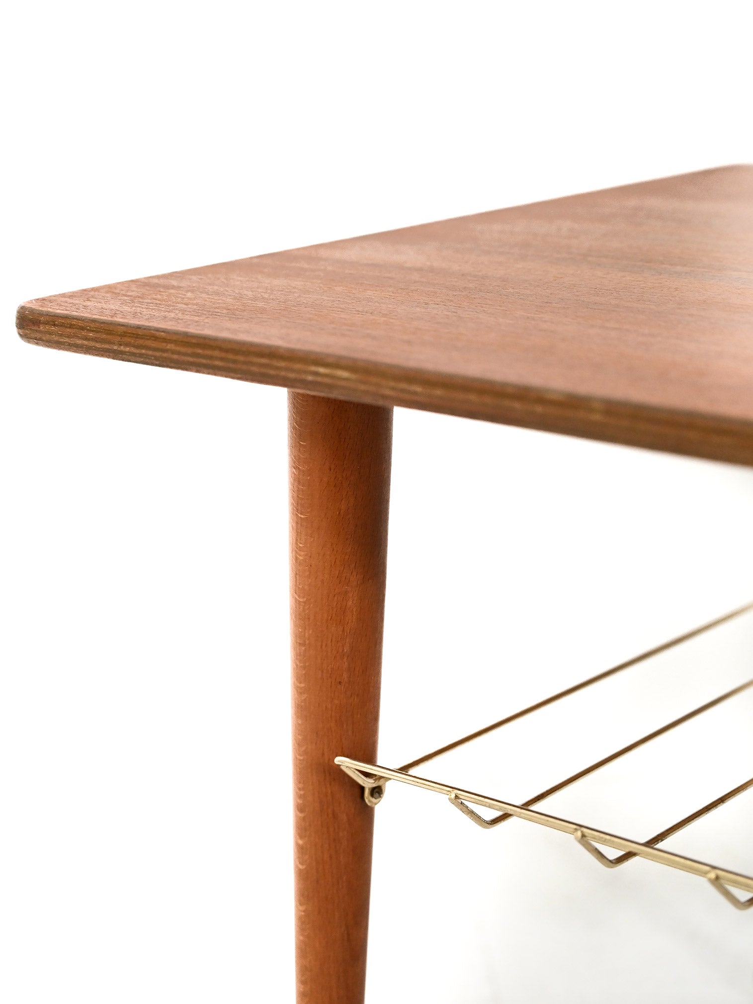 Coffee table scandinavo con mensola in ottone 4